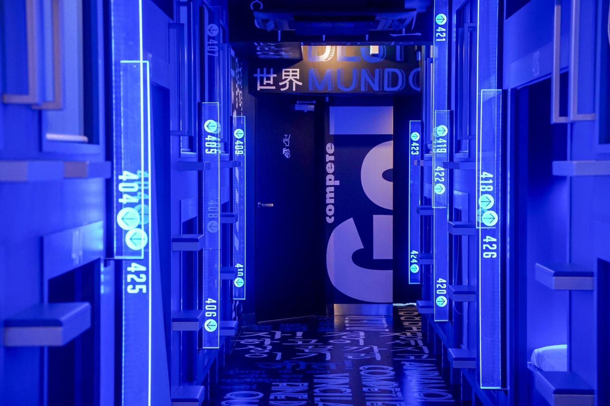 Esports E-zone 電脳空間 ホステル *